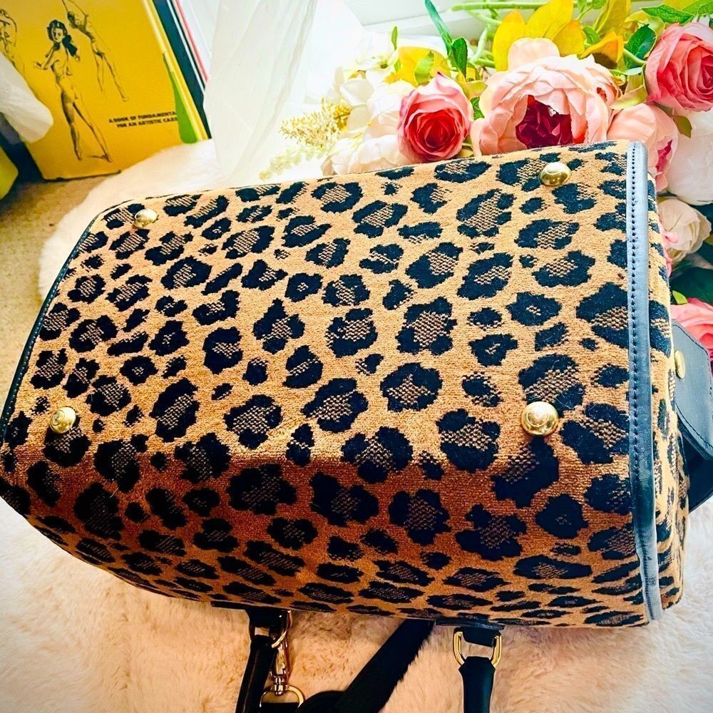 ♥️ Travel bag, vintage carry on, in Leopard 🐆 print. Gevive by boyt. - Picture 10 of 13